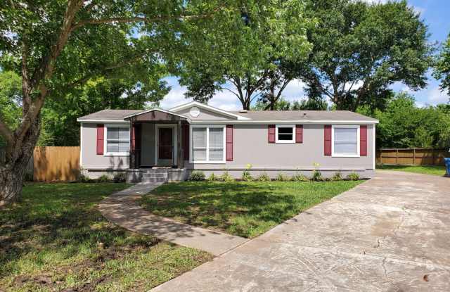 SPACIOUS 3 BEDROOM HOUSE FOR LEASE IN BROOKSHIRE Gallery 1
