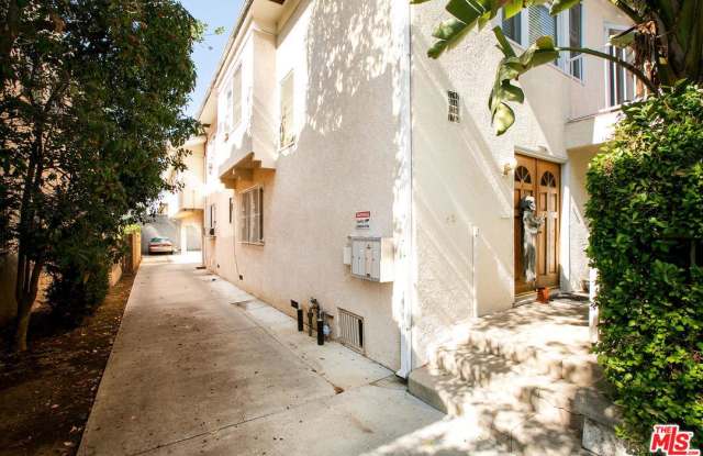 1753 North KENMORE Avenue Gallery 2