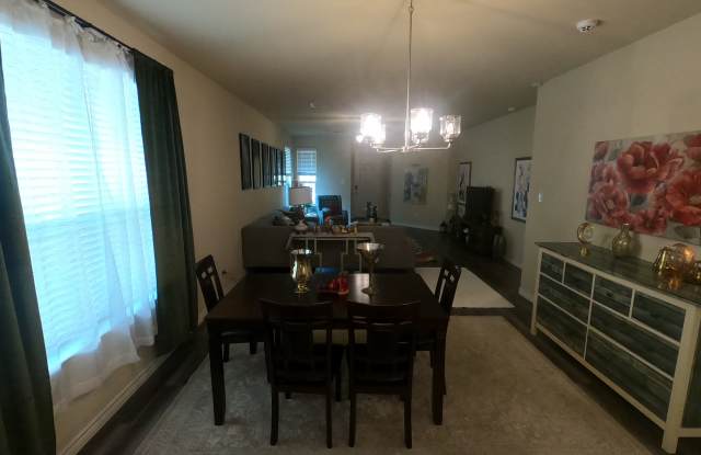835 Mineral Wells Lane Gallery 4