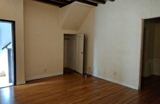2907 Bell Blvd 1st Floor Gallery 4