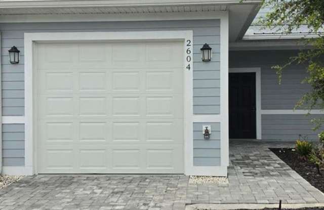 Stylish & Spacious Townhome Living in Winter Haven | 2 Bed • 2.5 Bath | Modern Comfort ! photos photos