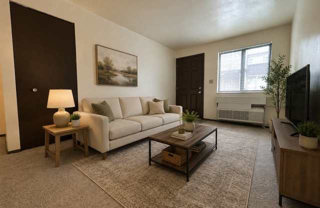 Beautiful First Floor 1 Bedroom Apartment Available at Kellywood Manor!  Call Today! Gallery 3