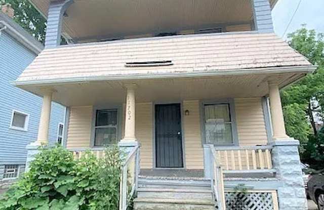 11702 Honeydale Ave photos photos