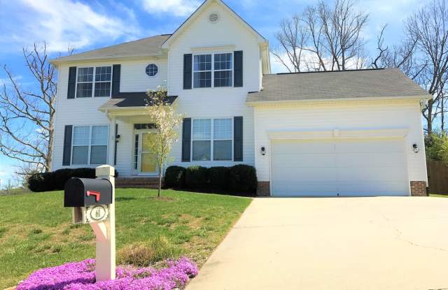 Great Family Home - Fenced Backyard - Garage! - 61 Yorktown Circle, Avery Creek, NC 28704