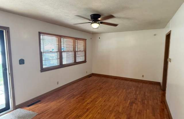 3 bedroom 1.5  bathroom with updated kitchen located in E Side of Springfield Gallery 4