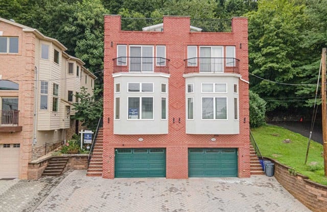 766 Undercliff Avenue - 766 Undercliff Avenue, Edgewater, NJ 07020 766 Undercliff Avenue - 766 Undercliff Avenue, Edgewater, NJ 07020