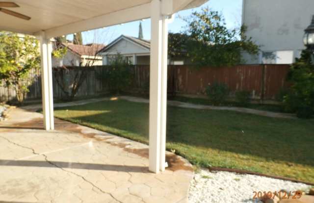 Stunning 4/2.5 Natomas Beauty!  (PLEASE READ ENTIRE AD FOR SHOWING)! Gallery 4