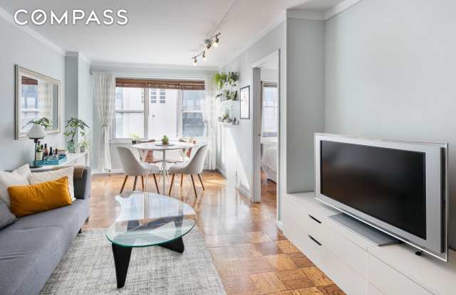 220 East 57th Street - 220 East 57th Street, New York City, NY 10022