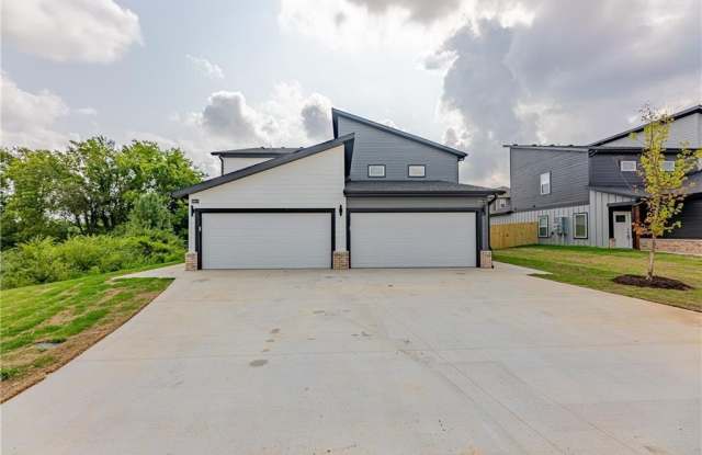 1502  SW Poigai  WY Unit #1 - 1502 Southwest Poigai Way, Benton County, AR 72712