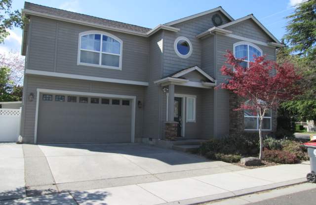 Beautiful 2 Story Home 3 Bdm/2.5 Bath in Quiet Neighborhood of East Medford ~ Corner Lot! photos photos