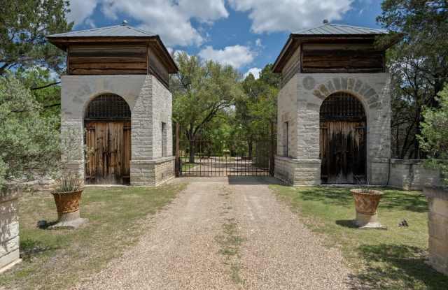 907 Crystal Creek Drive Gallery 1