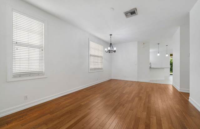 489 Leaf Drive Gallery 4