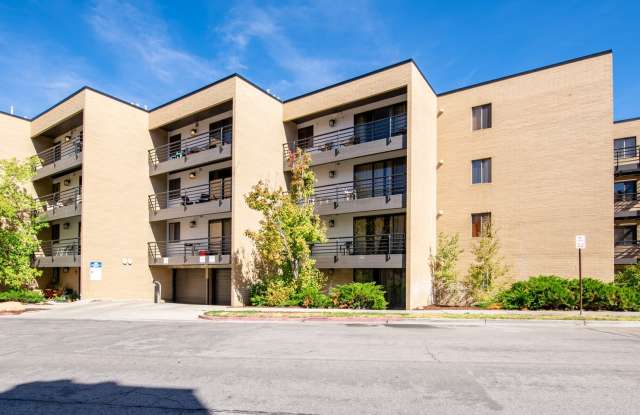 Conveniently Located Condo in Prospector Square photos photos