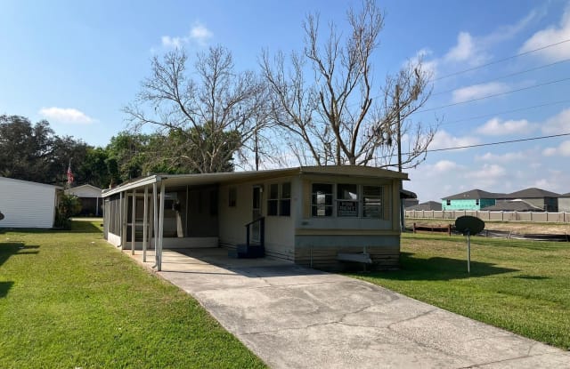 32513 Whaleys Loop - 32513 Whaleys Loop, Pasadena Hills, FL 33545