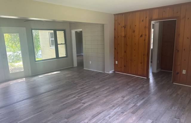 Charming 3-Bedroom Home on a Small Pond in Leesburg Gallery 4