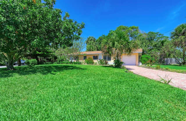 597 25TH AVENUE SE - 597 25th Avenue Southeast, St. Petersburg, FL 33705
