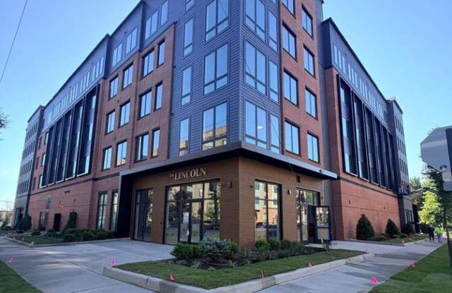 407 Highland Avenue - 310 Gallery 2
