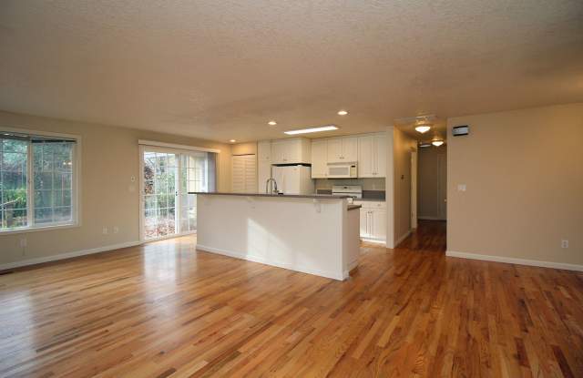 Smartly Remodeled 3 Bed/2 Bath Lake Oswego Ranch Home on Large Lot! - 5764 Southwest Kimball Court, Clackamas County, OR 97035