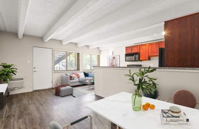 1140-60 S. Bellaire. photos photos