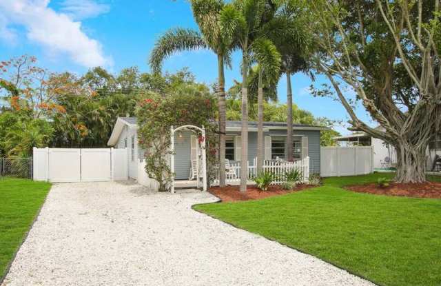 601 N Pennock Lane photos photos