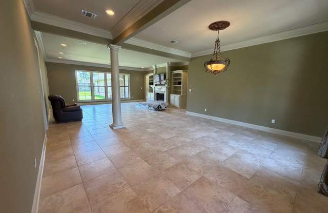 Gorgeous 4 bedroom, 3 Bathroom Home in Lakeside on Long Lake Gallery 3