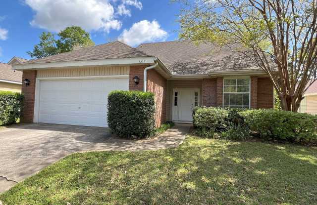 1517 Applewood Way photos photos