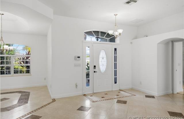 1498 SW Bartell Avenue Gallery 3