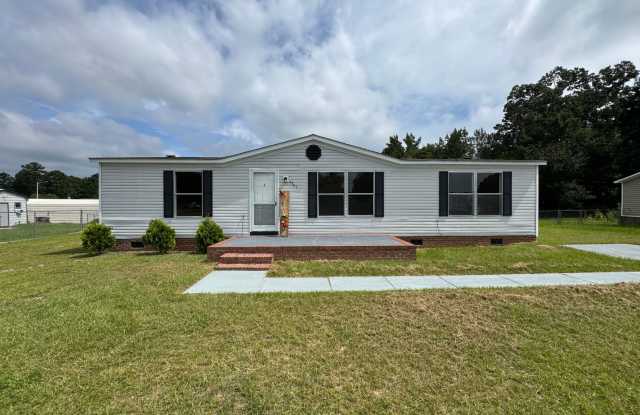 Beautifully Updated 3 Bed 2 Bath Home with Fenced Yard photos photos