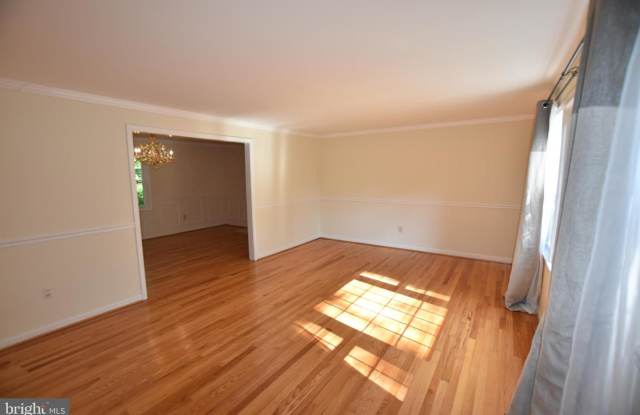 8102 WOODHAVEN BLVD Gallery 3