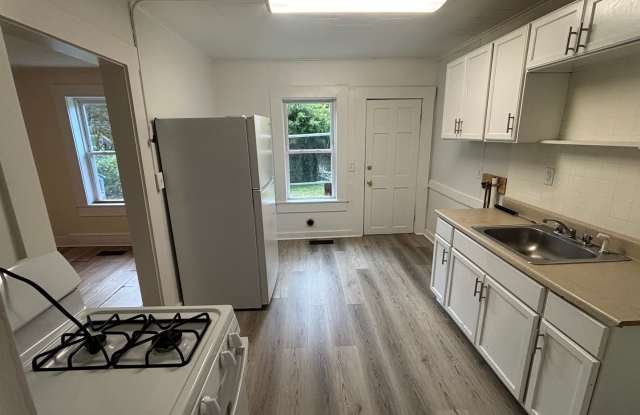Newly Renovated 3-Bedroom Apartment in Adams Gallery 1