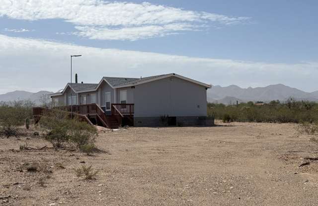Country living on 4.4 acres 3 bedrooms and two baths in Sahuarita photos photos