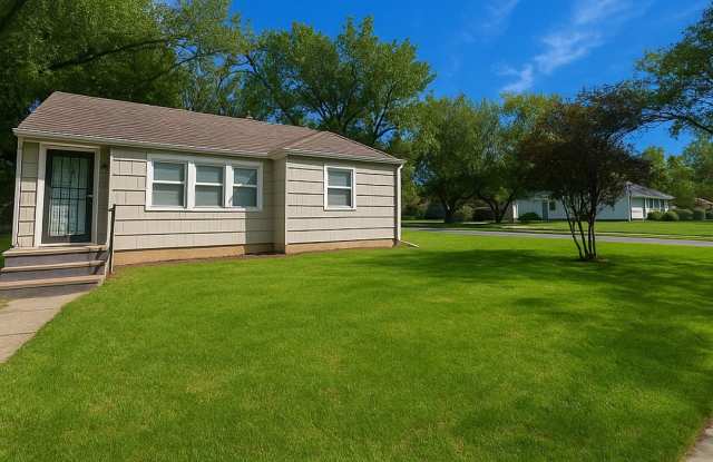 Charming 2 Bedroom 1 Bath Bungalow for Rent with Extra Potential - 1002 North Parkwood Lane, Wichita, KS 67208