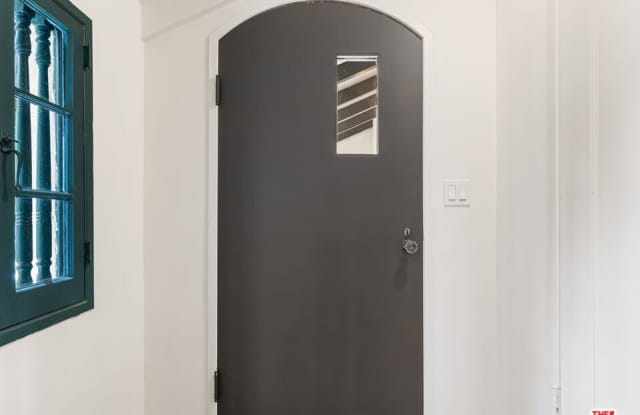 926 E Dryden St Gallery 4