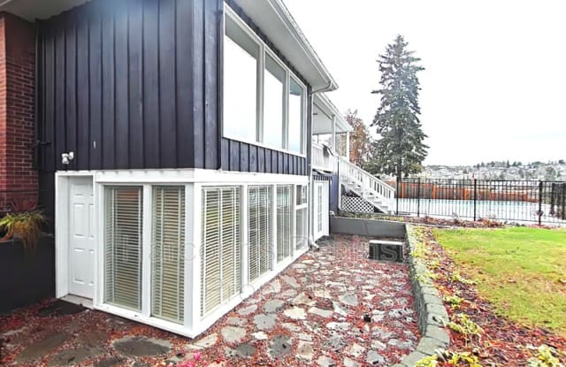 2038 Taft Ave - 2038 Taft Avenue, Bremerton, WA 98312
