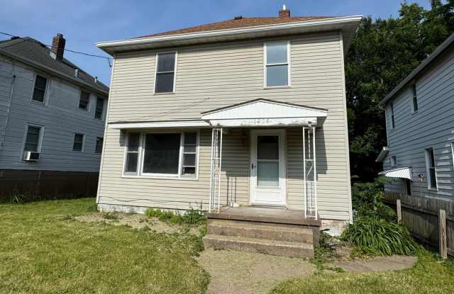 Spacious 4-Bedroom Home in Moline with Central Air & Basement photos photos