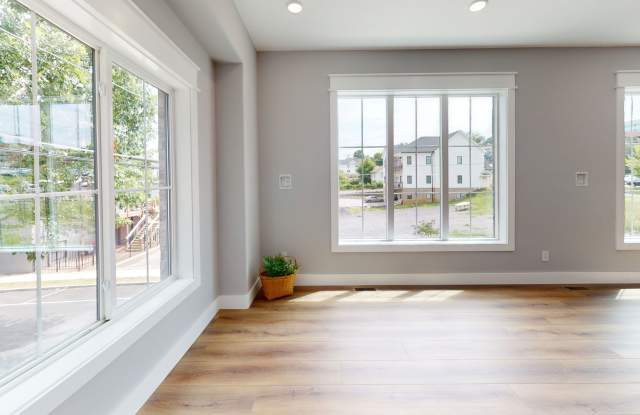 5BR/5BA Fort Sanders Townhome | Off-Campus Housing Near UTK Gallery 3