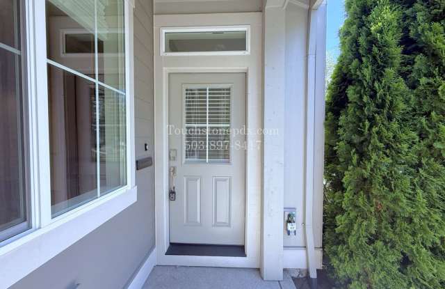 MOVE IN READY! CALL TODAY! Modern Hillsboro Townhome with AC, Electric Fireplace, and 2 Car Garage Gallery 4