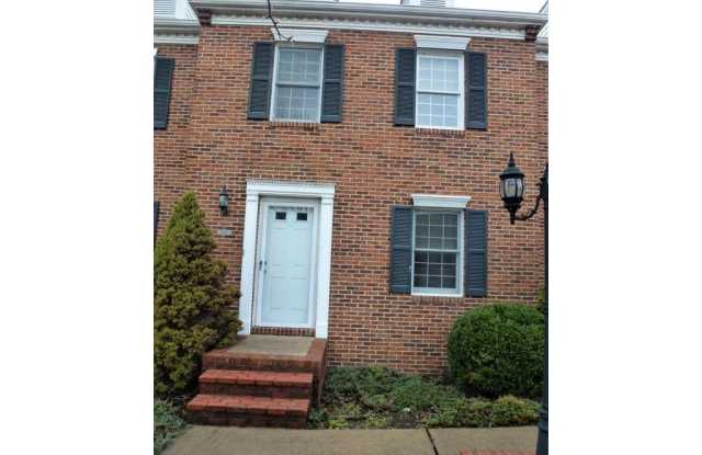 2 Story Condo 2 bdrm/1.5 bath Kingsport, TN - 1122 Konnarock Road, Kingsport, TN 37664