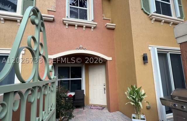 943 SW 143rd Ter Gallery 2