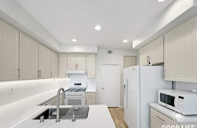 Fully Renovated 2BD/2.5BA in Aliso Viejo | Fireplace, Private Patio, Pool/Spa & Attached Garage photos photos