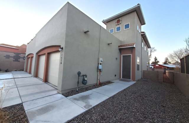 Amazing 3 Bedroom! Great location! Across From Albq Academy! Refrigerated Air. photos photos