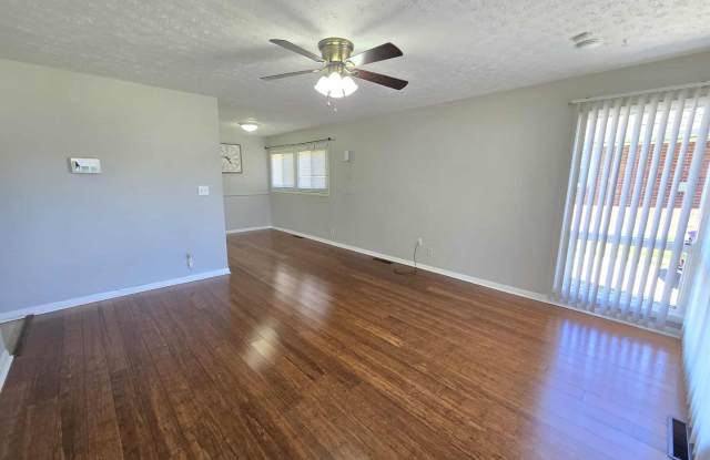 Updated 3 bedroom home located off Bardstown Rd! Gallery 3