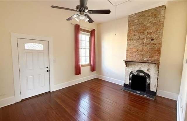 211 N JOHNSON Street Gallery 2