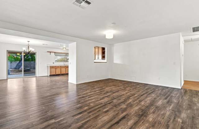 Beautiful 3-Bedroom Home | Solar Panels | Hardwood Flooring | Large Enclosed Backyard Gallery 3