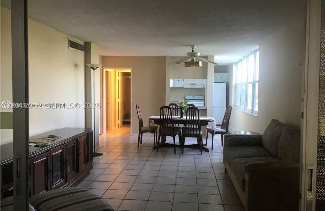 9470 Live Oak Pl Gallery 4