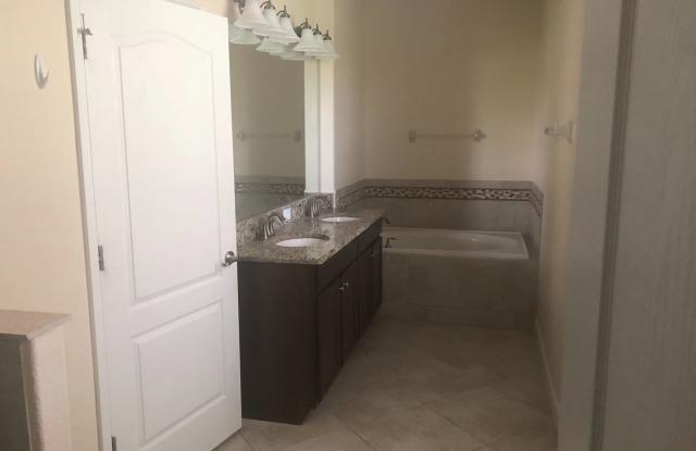 15036 Evergreen OAK Loop Gallery 2