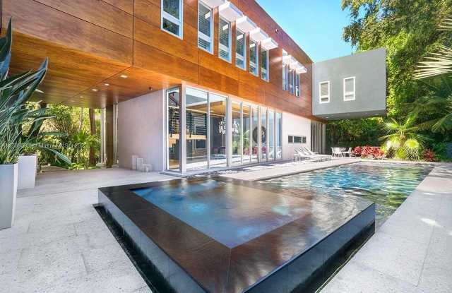 3503 Banyan Cir photos photos