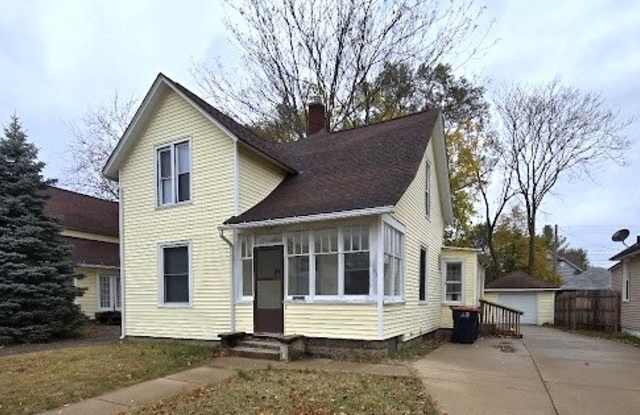 147 W 15th St - 147 West 15th Street, Holland, MI 49423