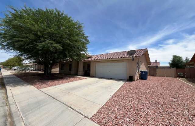SOLAR & POOL HOME! Gallery 3