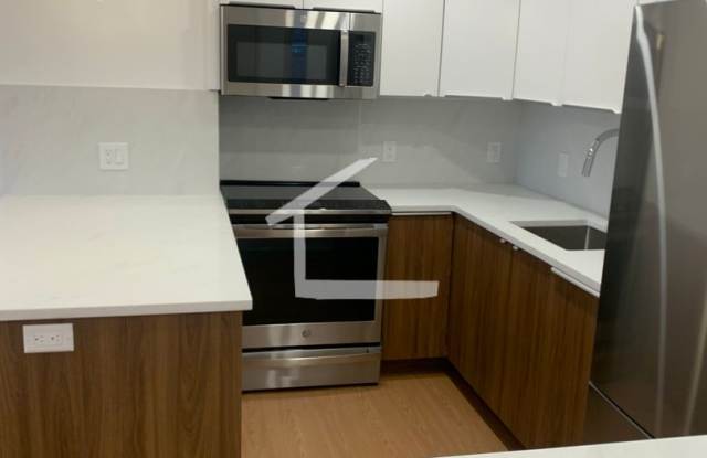 Great 3 bedroom right on the Green Line! photos photos